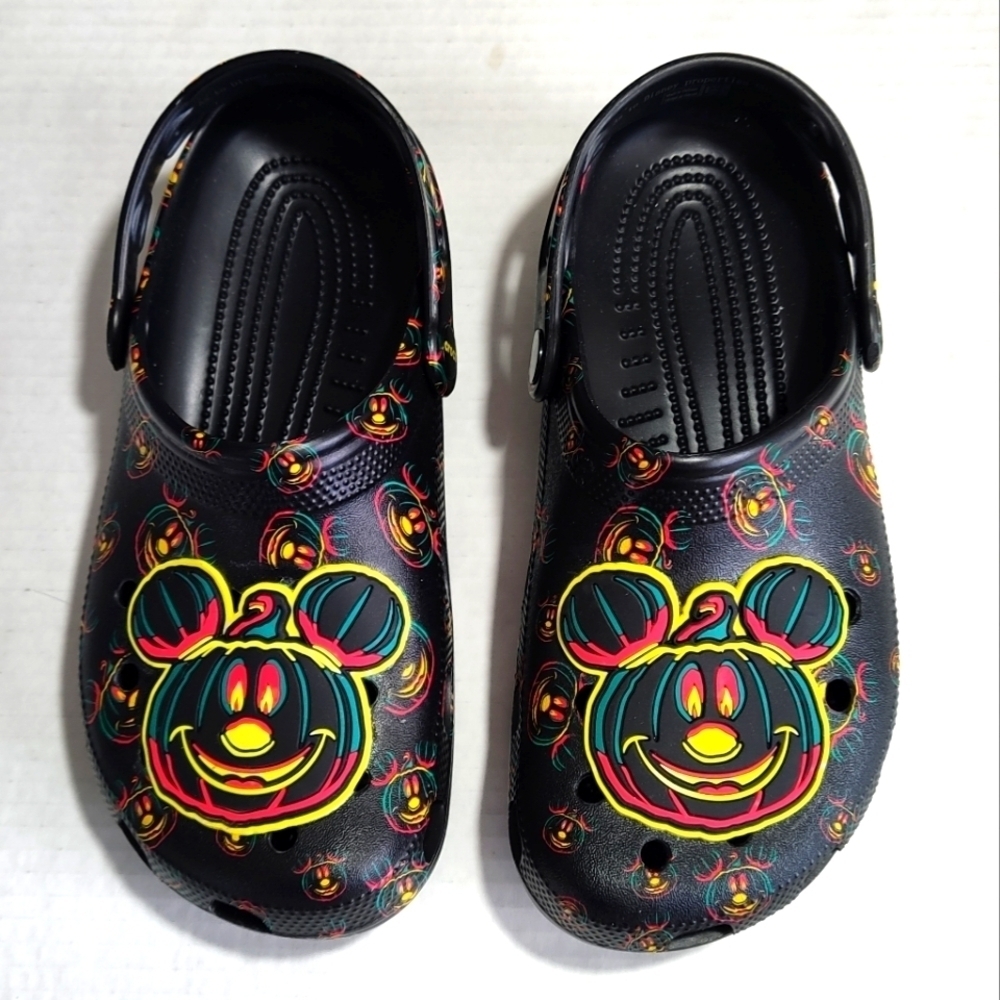 CROCS x Disney Mickey Mouse M6 W8 clogs NEW No Tags Halloween Glow In The Dark